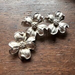 Elegant Silver/Pewter Norma Jean Signed Dogwood Flower Brooch